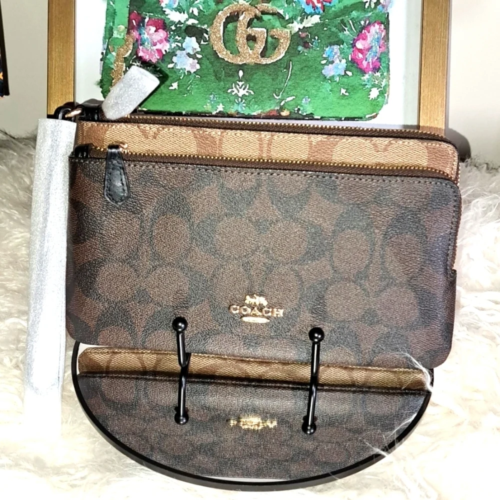 Coach NWTs Signature Black Double Zip Wallet